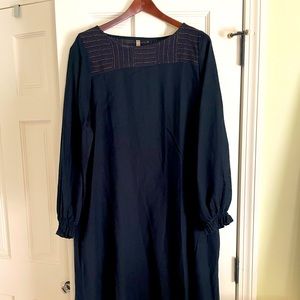Light-weight long-sleeved dress